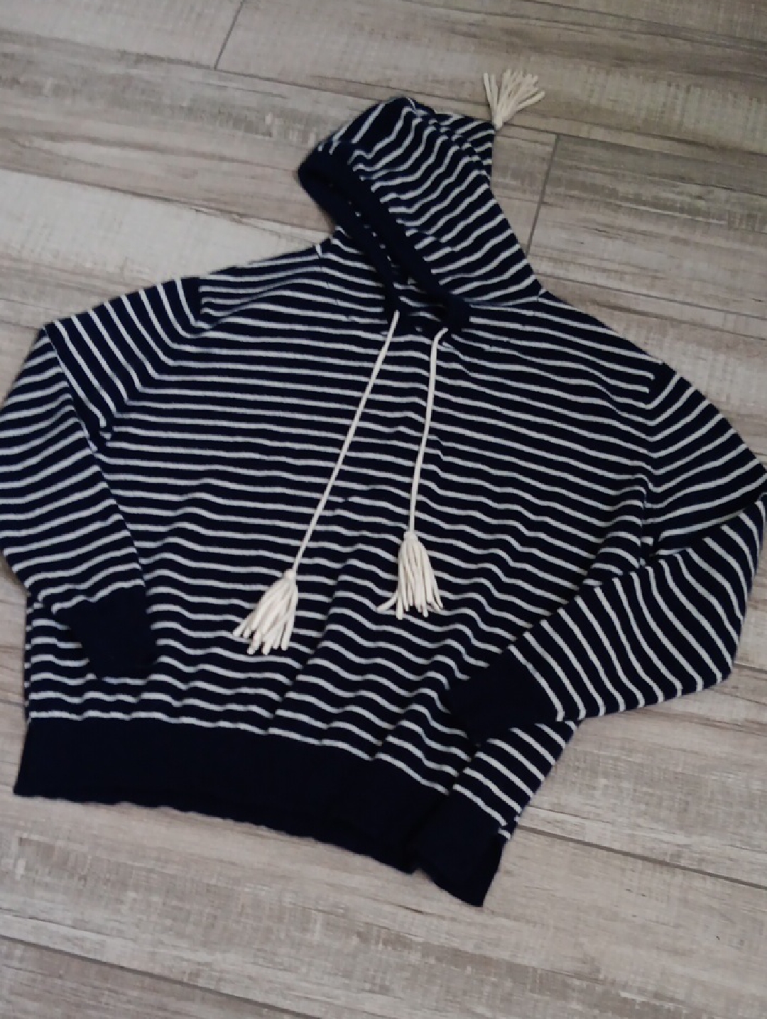 Cortland Park..Cashmere Pullover Hoodie..Medium..Flaw